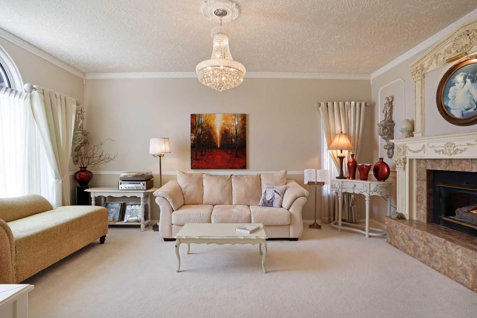 719 Parkland Drive E