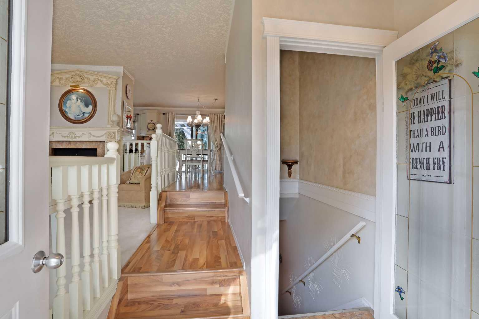 719 Parkland Drive E