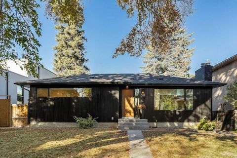 30 Lissington Drive SW Calgary AB T3E 5E1