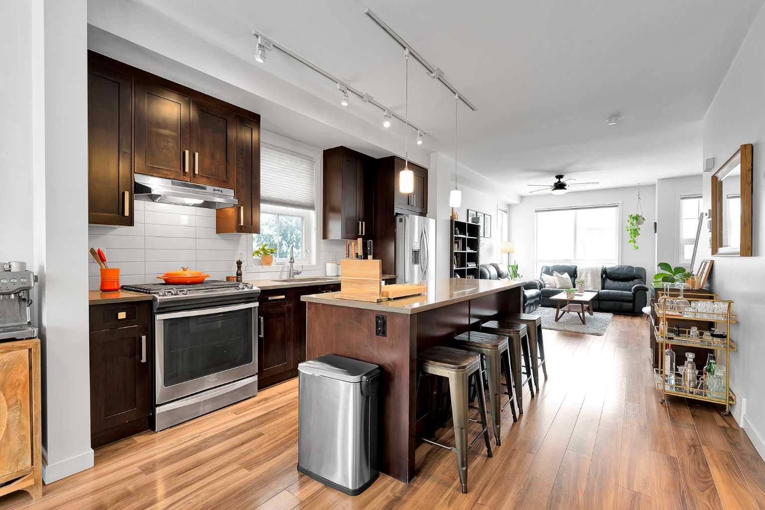 898 Sherwood Boulevard NW