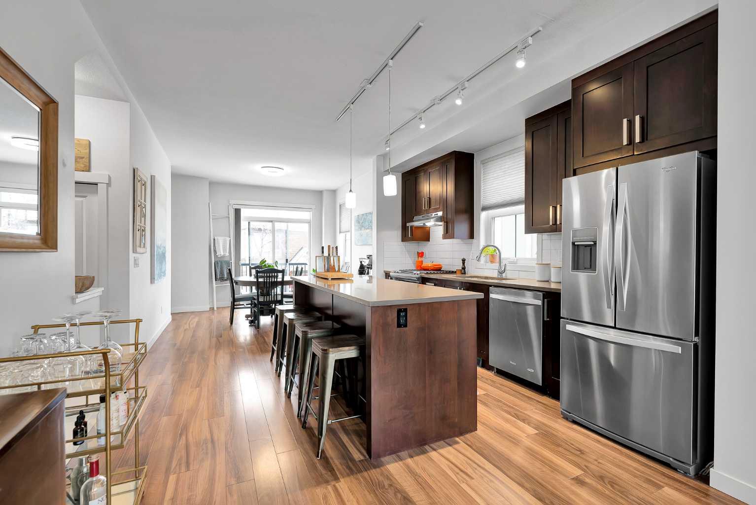 898 Sherwood Boulevard NW