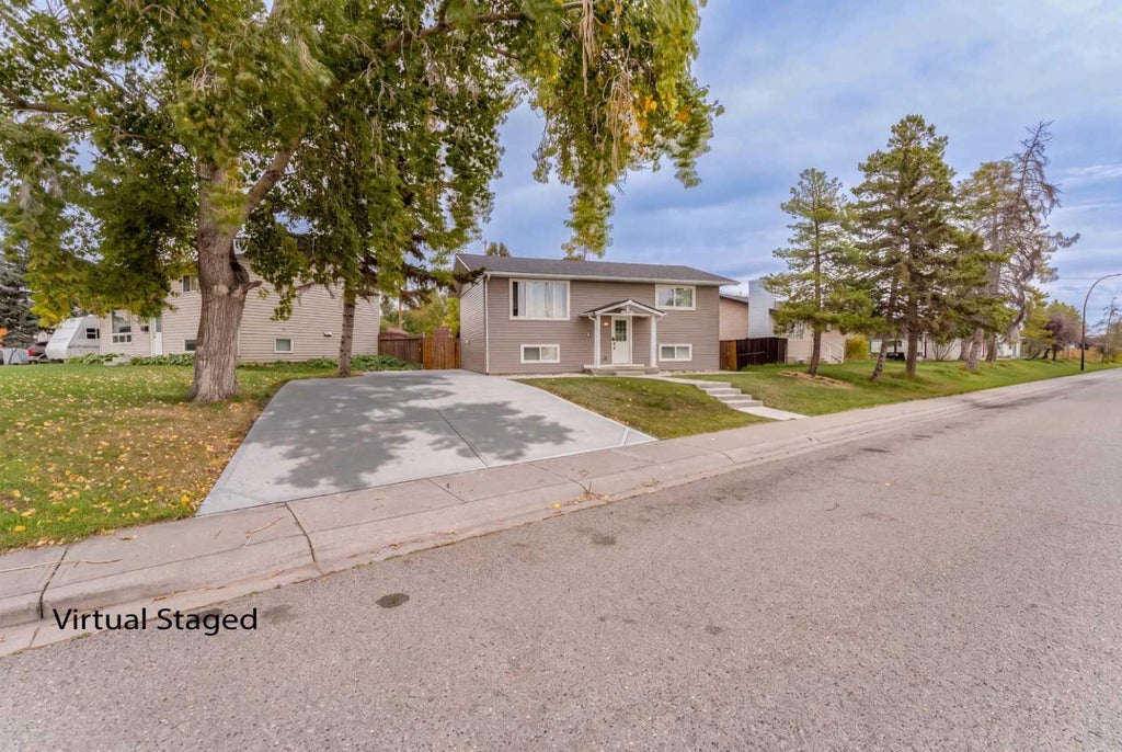 Photo of 1135 penrith Crescent SE, Calgary, AB T2A 2H8 (MLS # A2349280)