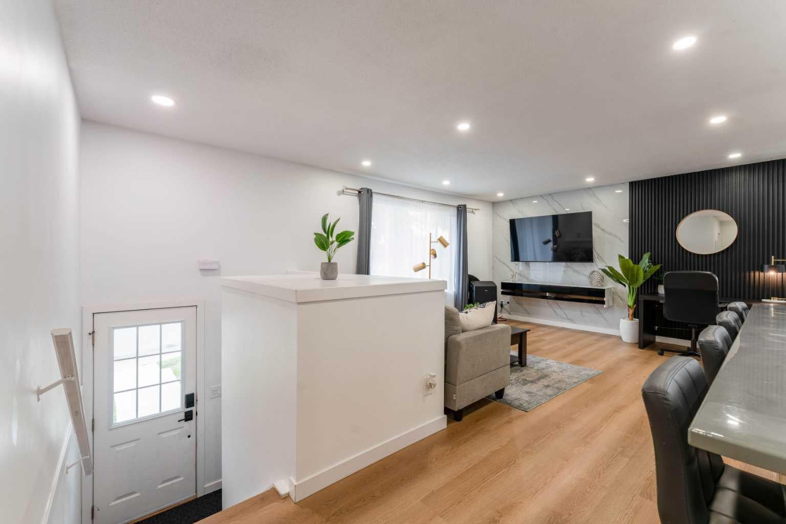 1135 penrith Crescent SE