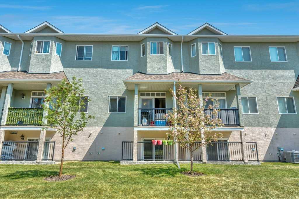 318 Strathcona Circle