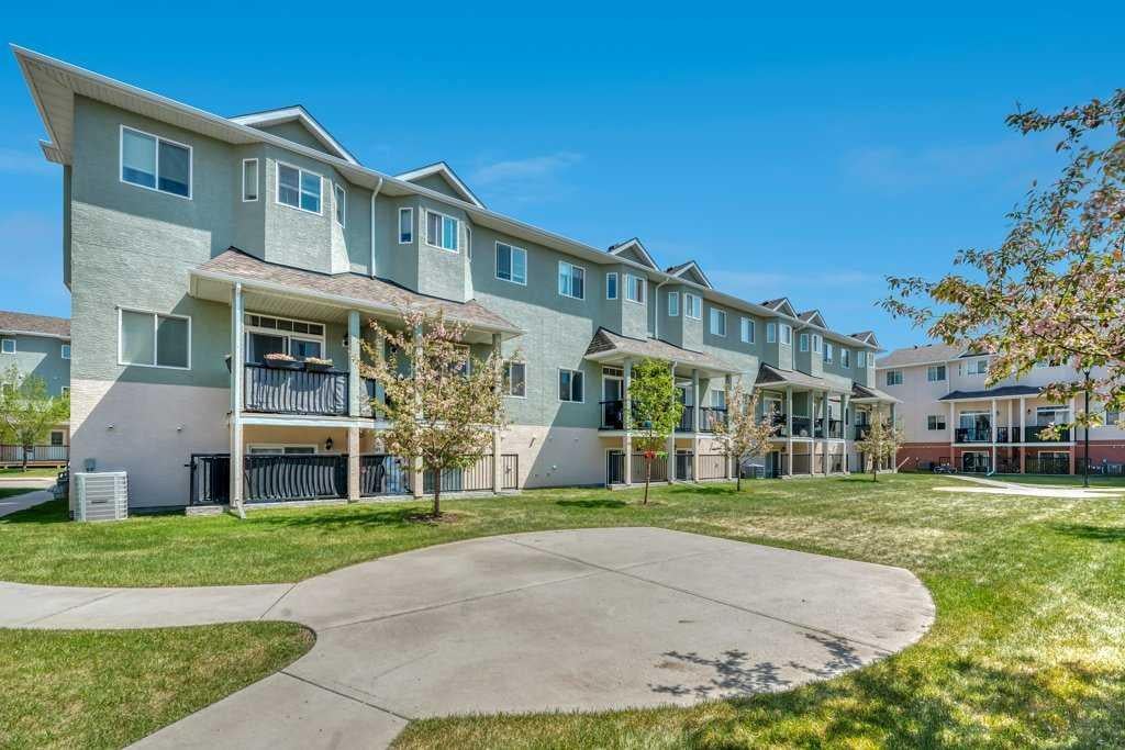 318 Strathcona Circle