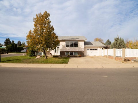 Photo of 1206 27th Street N, Lethbridge, AB T1H 3X9 (MLS # A2350387)