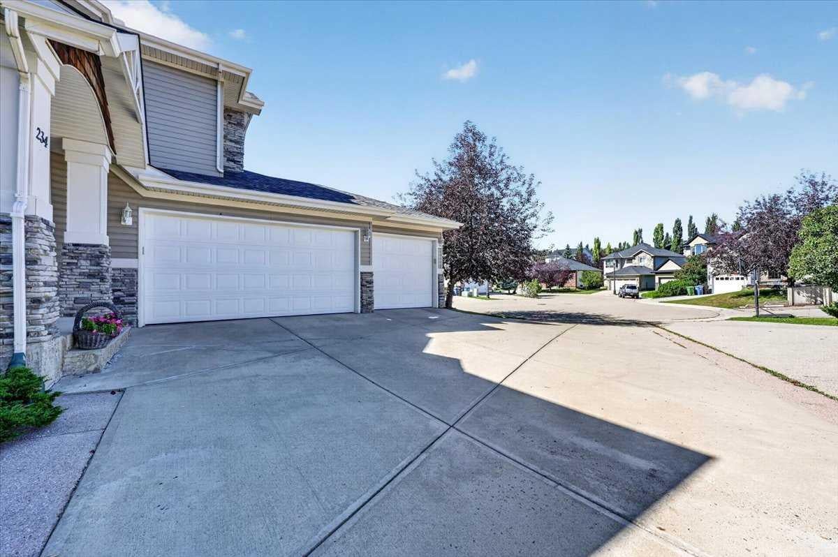 234 Elmont Bay SW