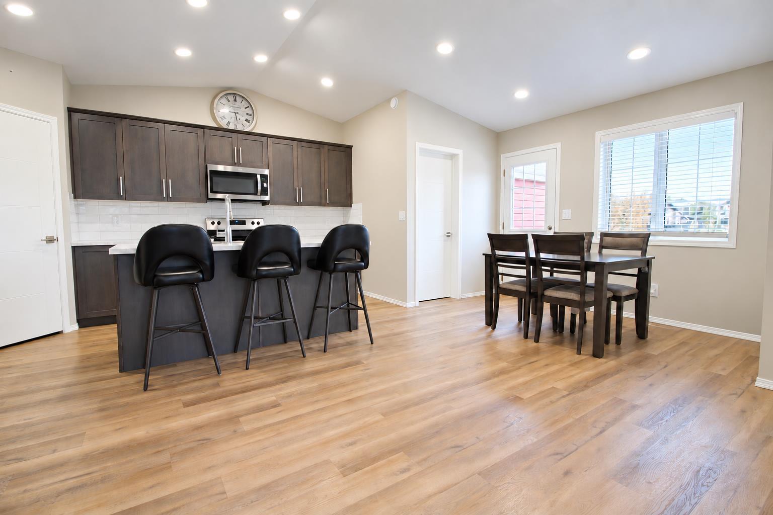 121 Golden Crescent