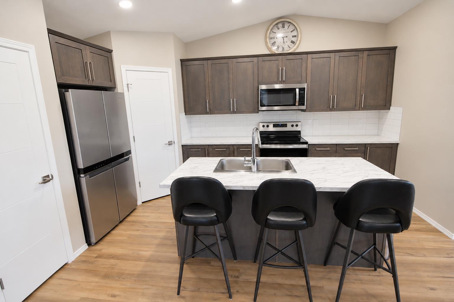 121 Golden Crescent