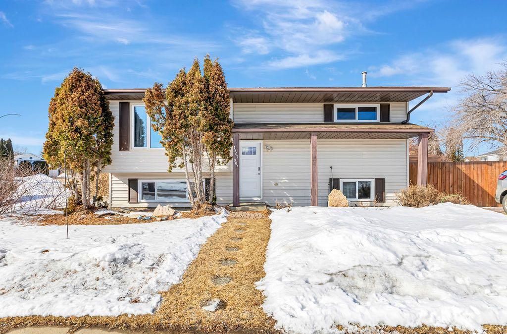 Photo of 4502 30A Street Close, Lloydminster, SK S9V 1X7 (MLS # A2292541)