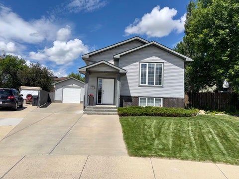 Photo of 40 MicMac Court W, Lethbridge, AB T1K 7P9 (MLS # A2321798)