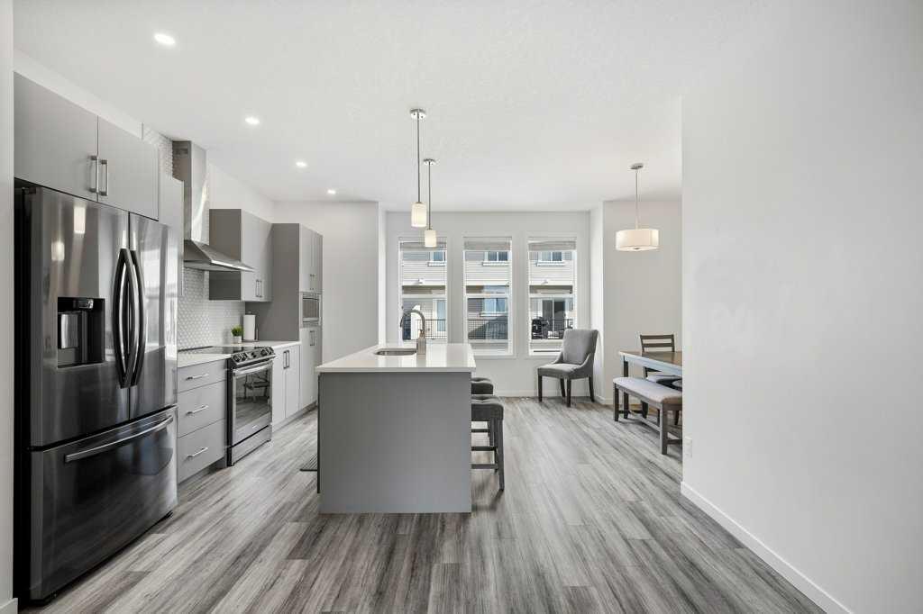 409 South Point Lane SW