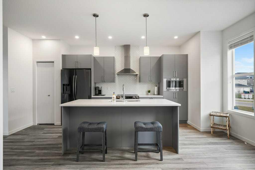 409 South Point Lane SW