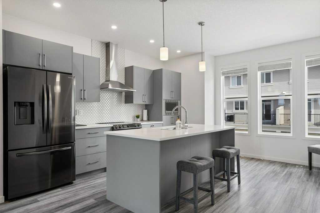 409 South Point Lane SW