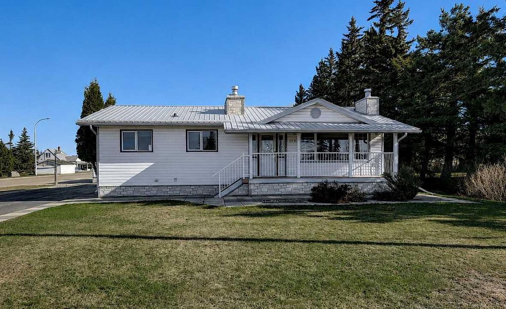 Photo of 104 11th Street, Beaverlodge, AB T0H 0C0 (MLS # A2306829)