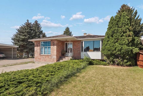 Photo of 1305 18 Avenue S, Lethbridge, AB T1K 1B6 (MLS # A2342814)