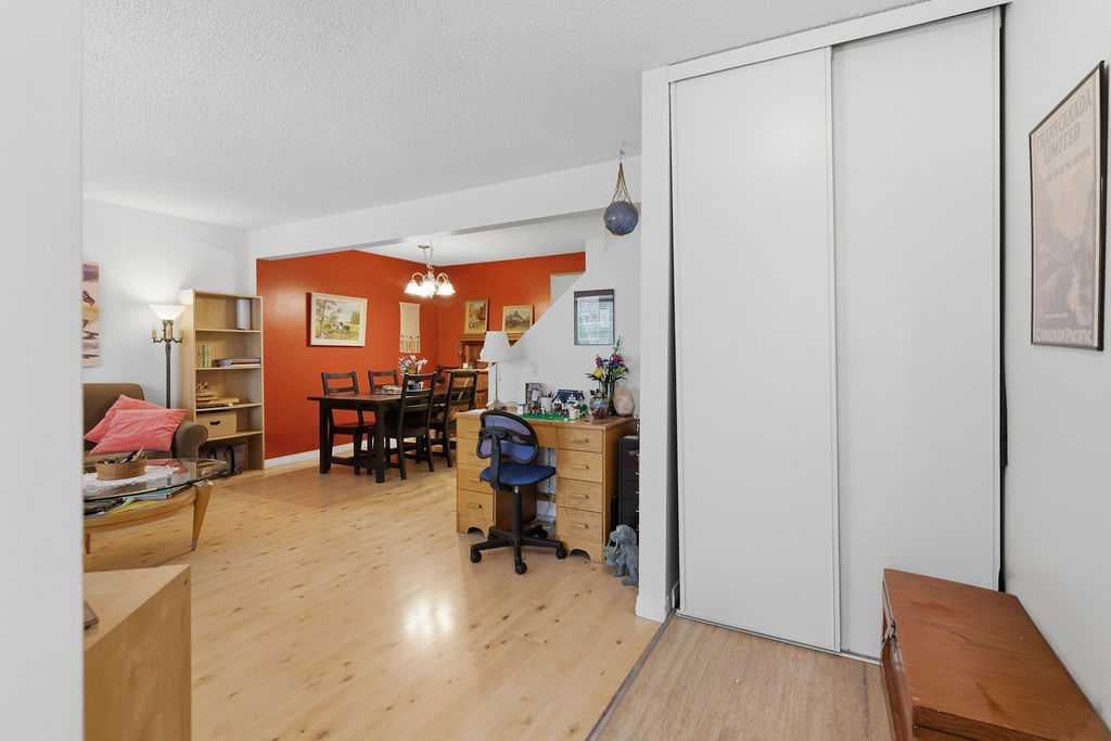 6 Bermuda Lane NW
