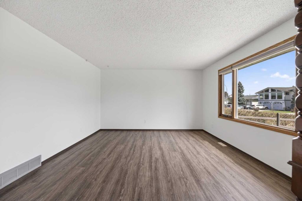 Photo of 11 Westhill Crescent, Didsbury, AB T0M 0W0 (MLS # A2307344)