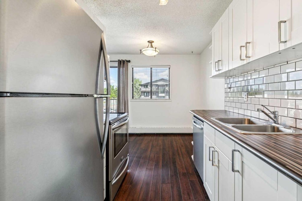Photo of 3519 49 Street NW #70, Calgary, AB T3A 2C7 (MLS # A2339471)