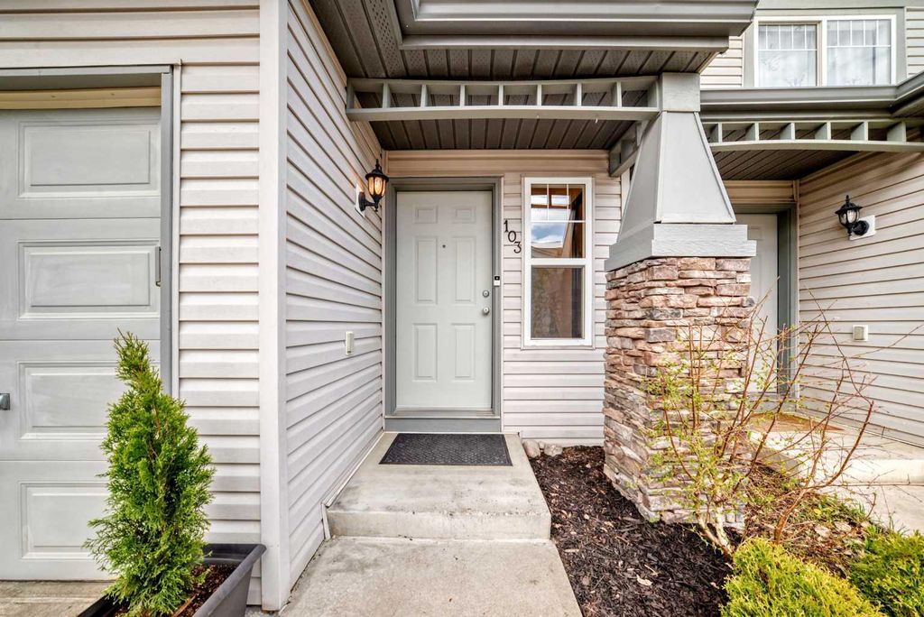 Photo of 103 Everstone Place SW, Calgary, AB T2Y 4H7 (MLS # A2308086)