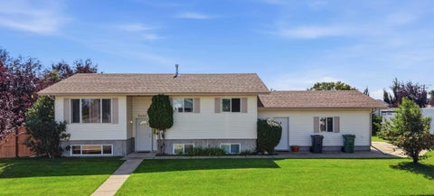 Photo of 5401 58 Avenue Close, Ponoka, AB T4J 1P8 (MLS # A2339110)