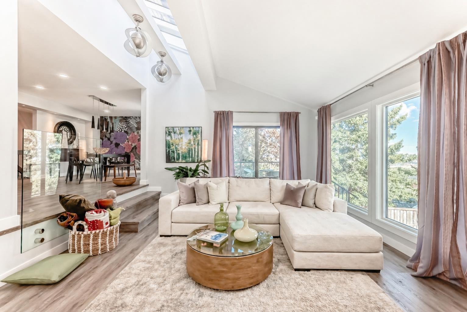 22 Coach Manor Terrace SW