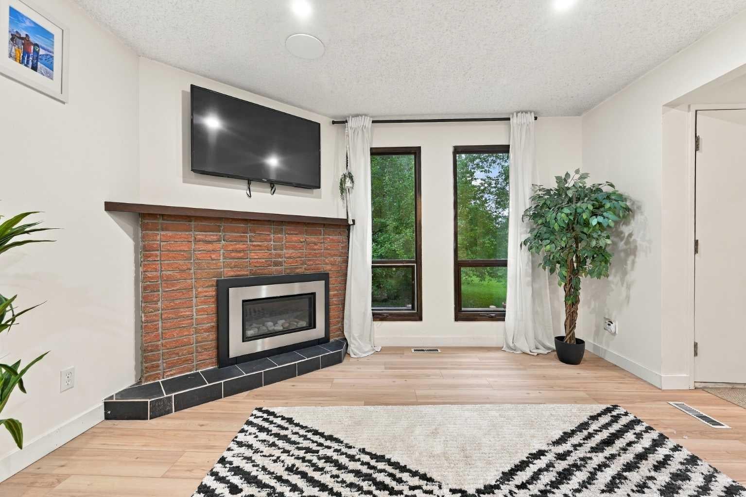 52 Canterbury Gardens SW
