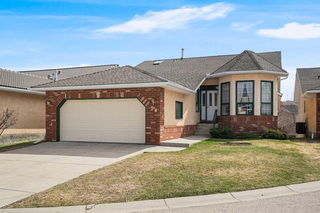 Photo of 58 Evergreen Bay SW, Calgary, AB T2Y 3E9 (MLS # A2308686)