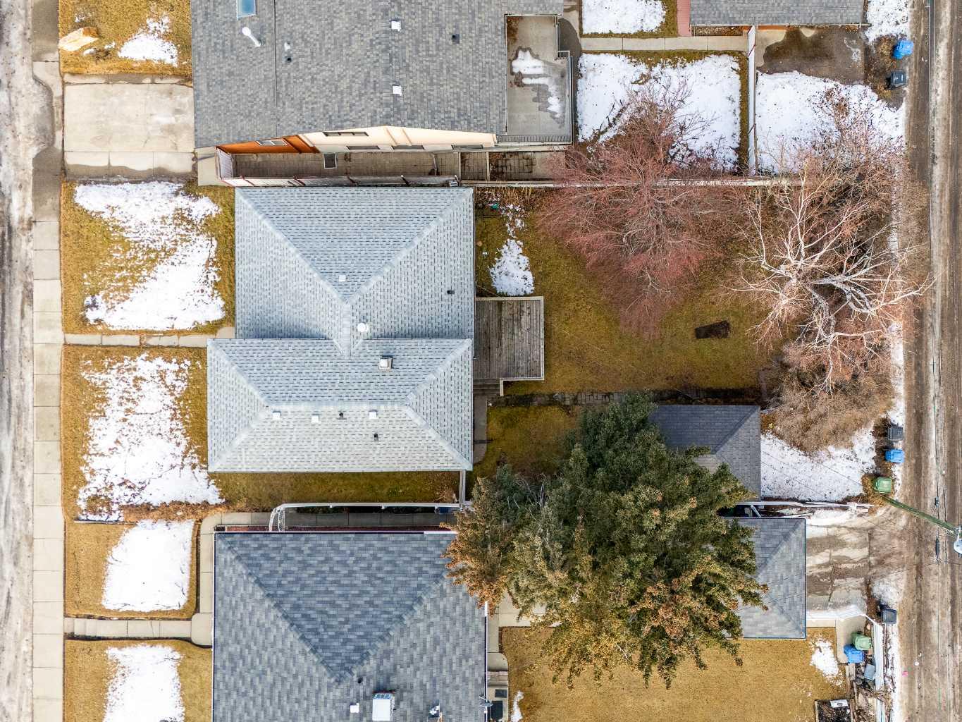 2472 Capitol Hill Crescent NW