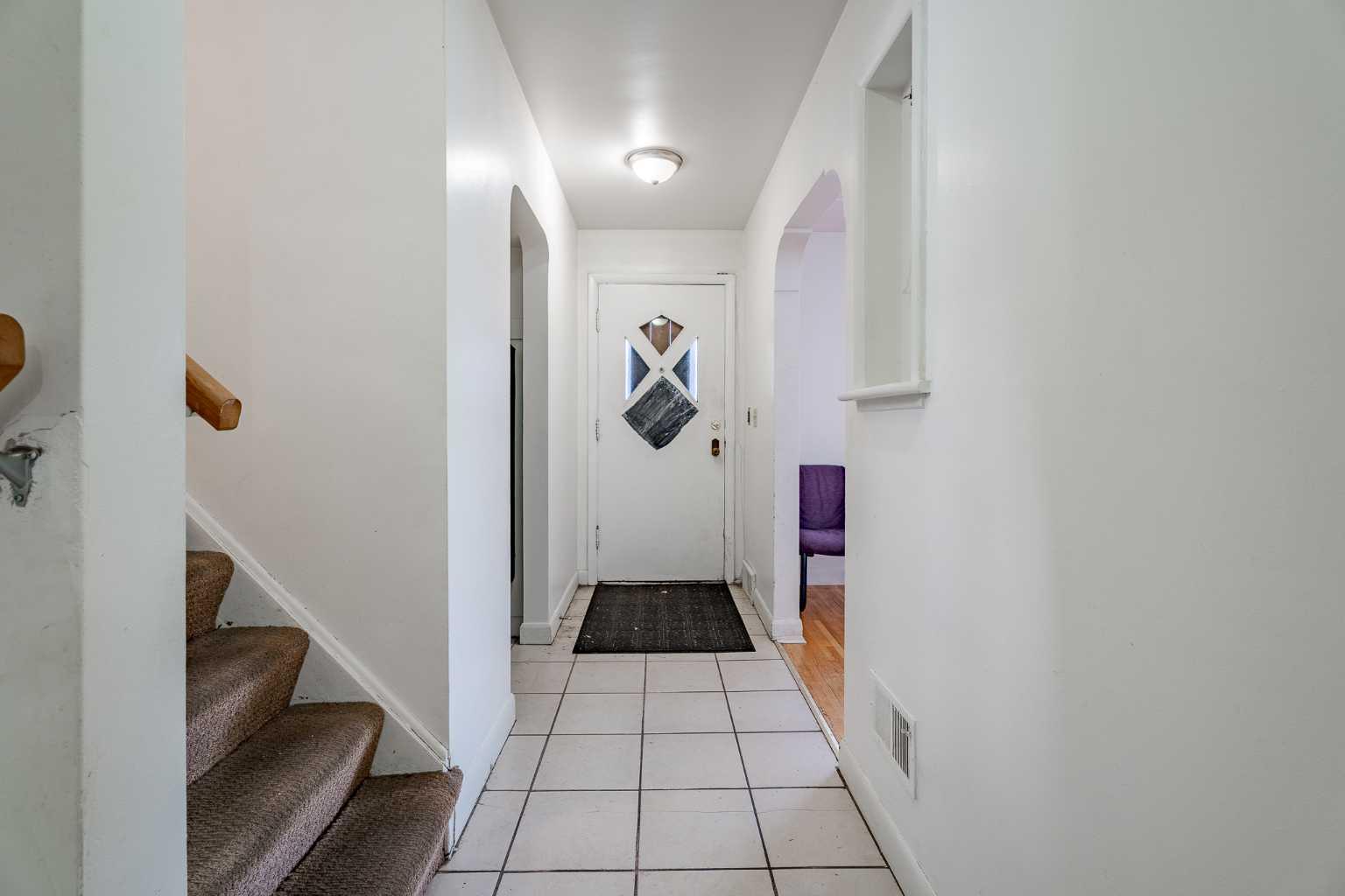 2472 Capitol Hill Crescent NW