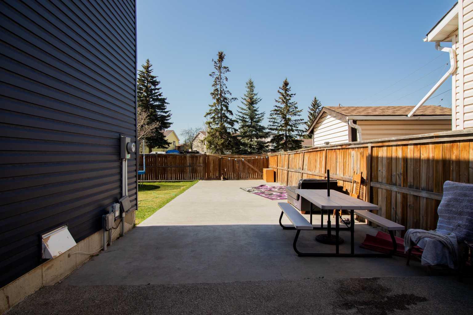 16 Castlebrook Road NE
