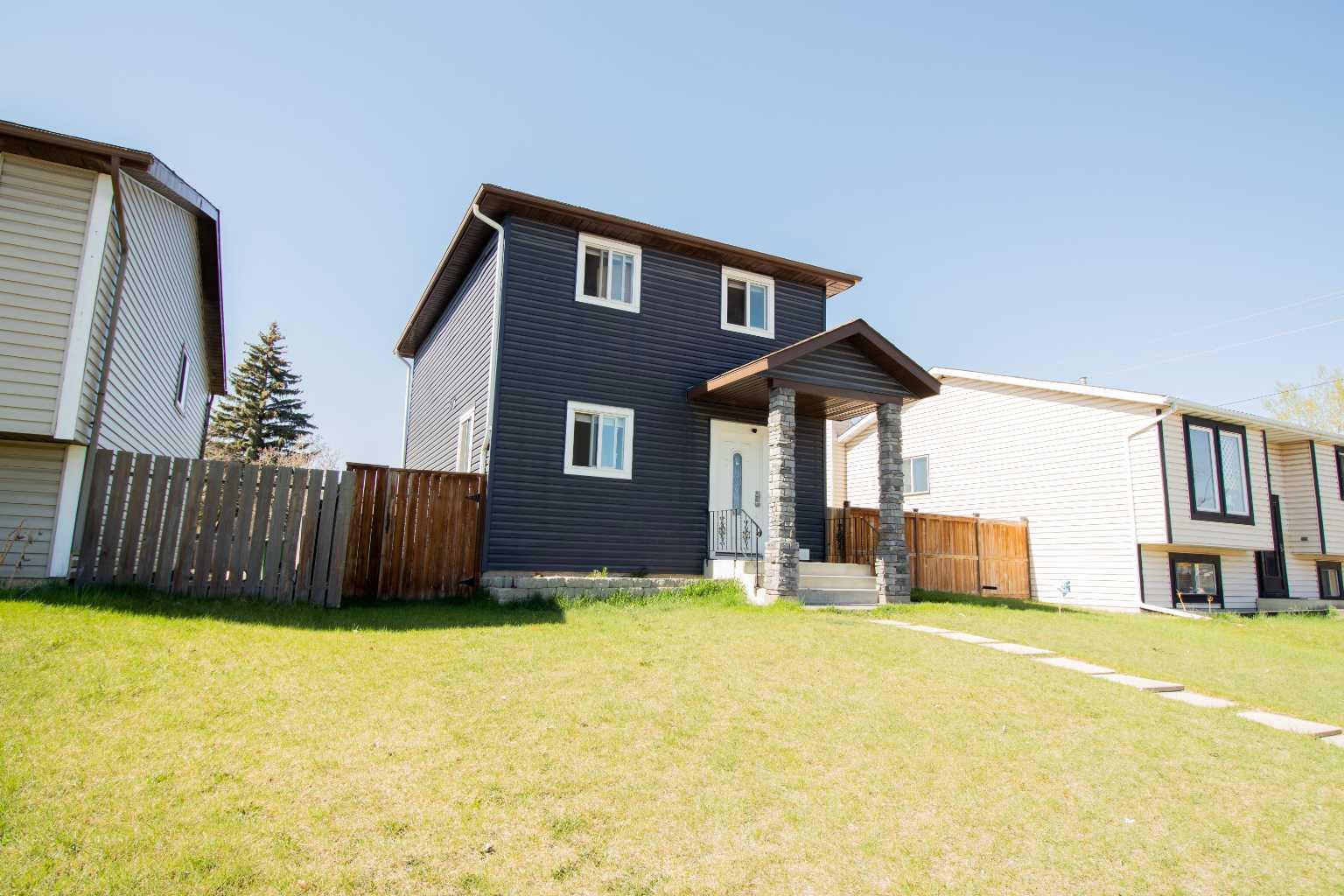 16 Castlebrook Road NE