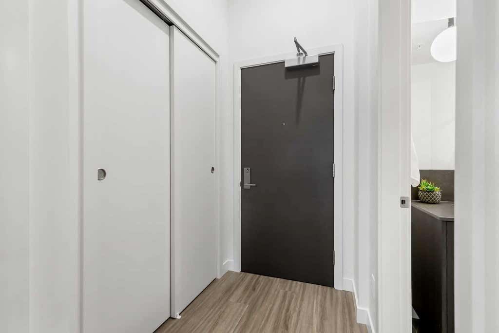 Photo of 730 2 Avenue SW #713, Calgary, AB T2P 1R8 (MLS # A2304374)