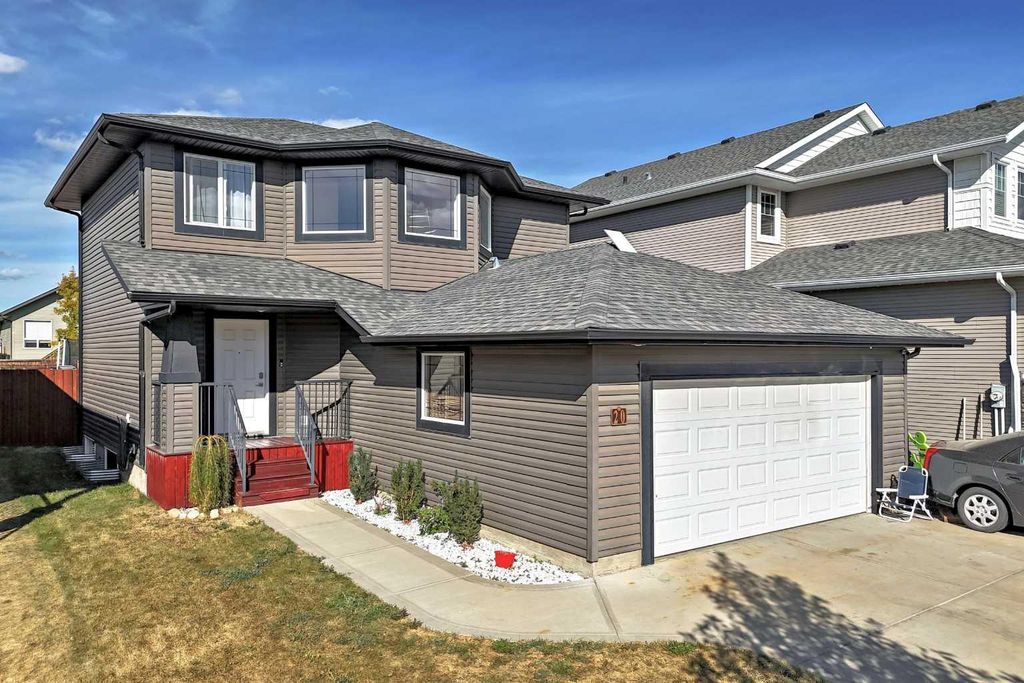 Photo of 20 Bowman Circle, Sylvan Lake, AB T4S 0H4 (MLS # A2283324)