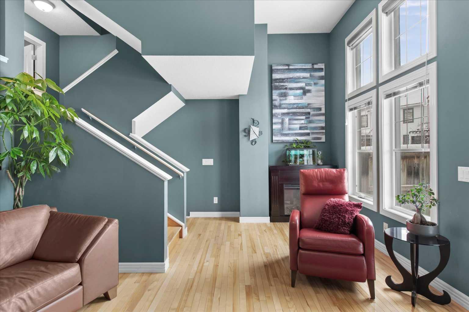 8910 Royal Oak Way NW