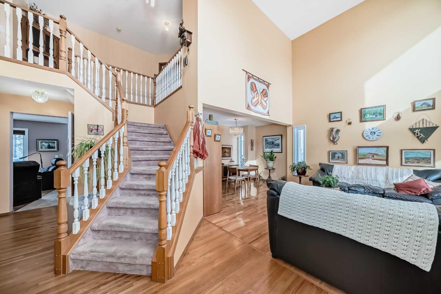 107 Hawkmount Heights NW