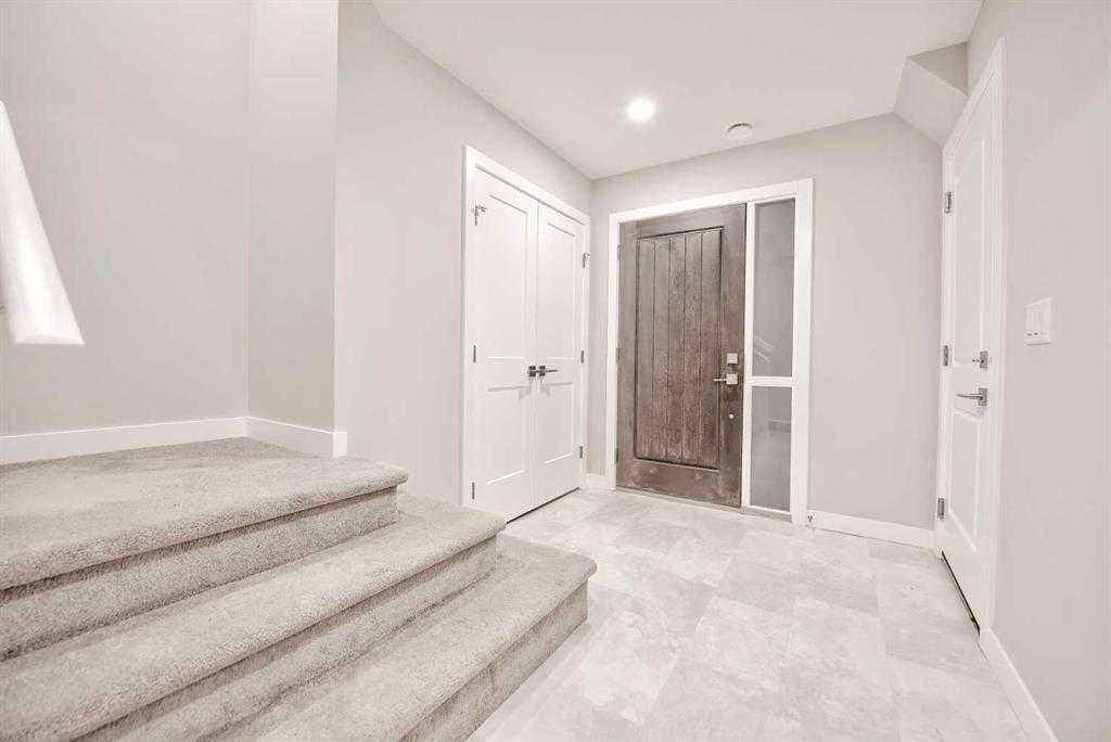 917 Crestridge Common SW