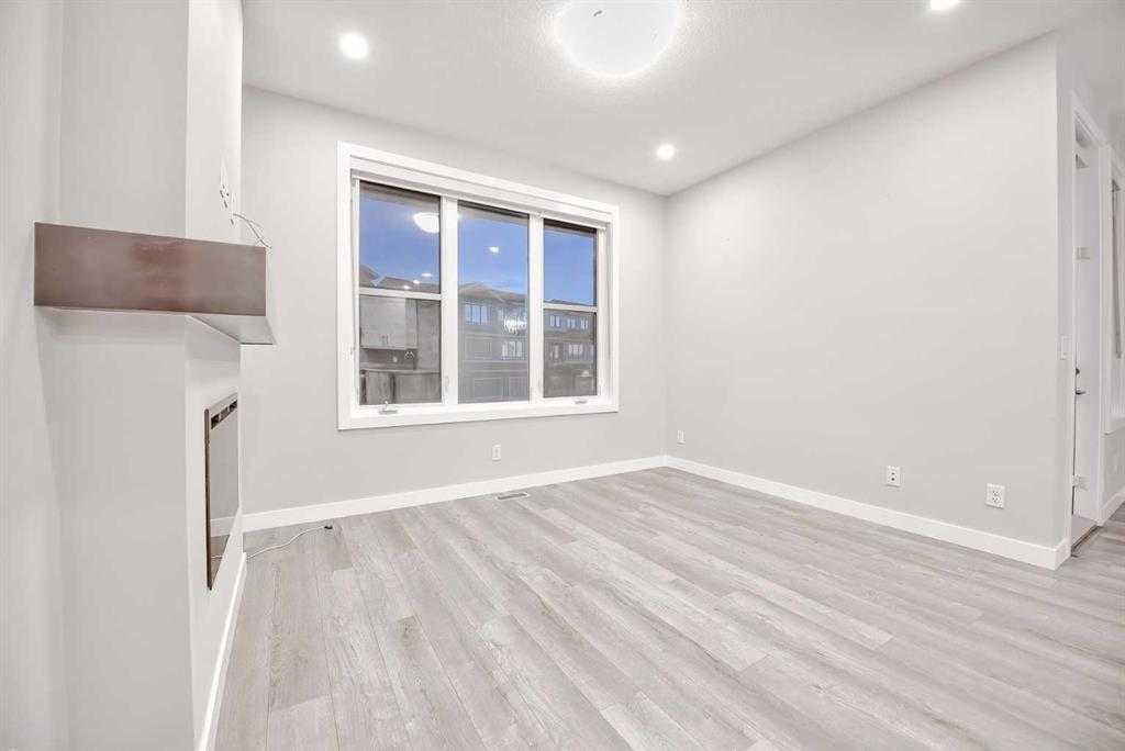 917 Crestridge Common SW