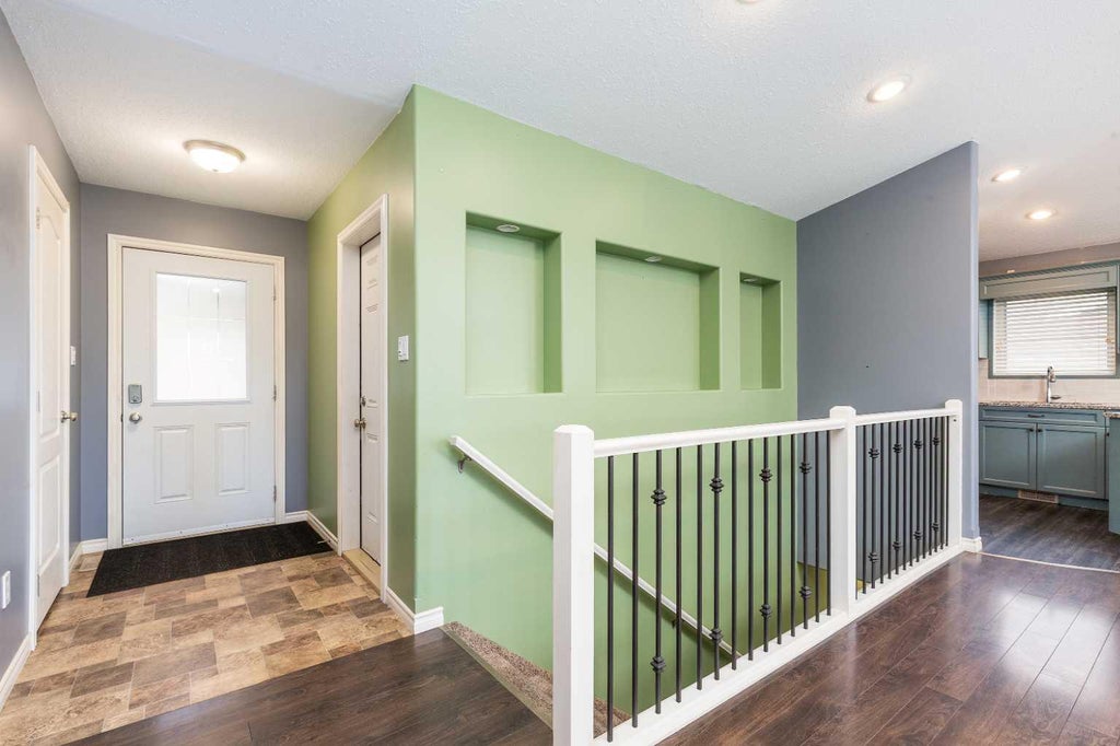 Photo of 350 Sunburst Way W, Lethbridge, AB T1K 3J9 (MLS # A2348989)