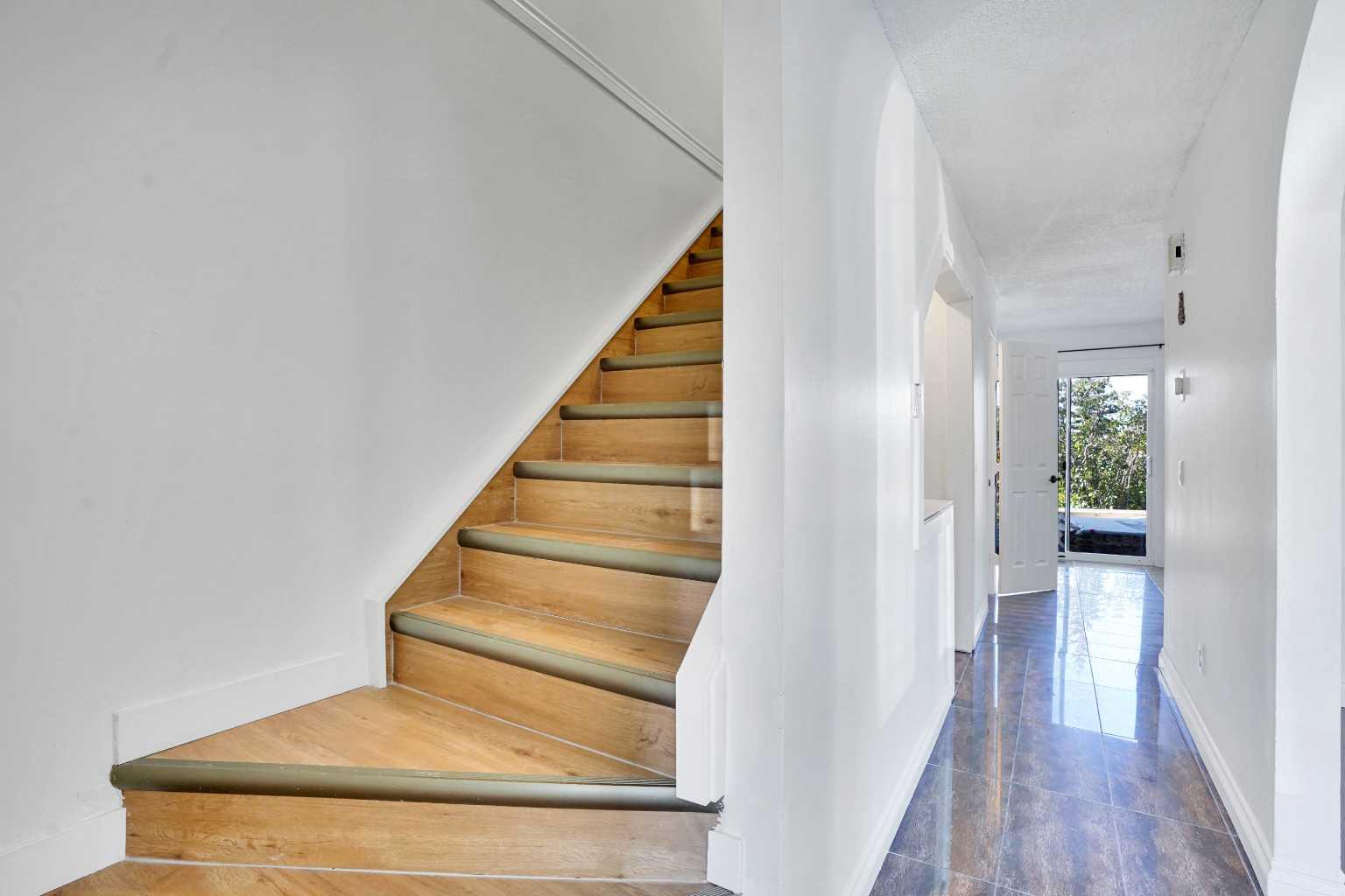 26 Falmead Bay NE
