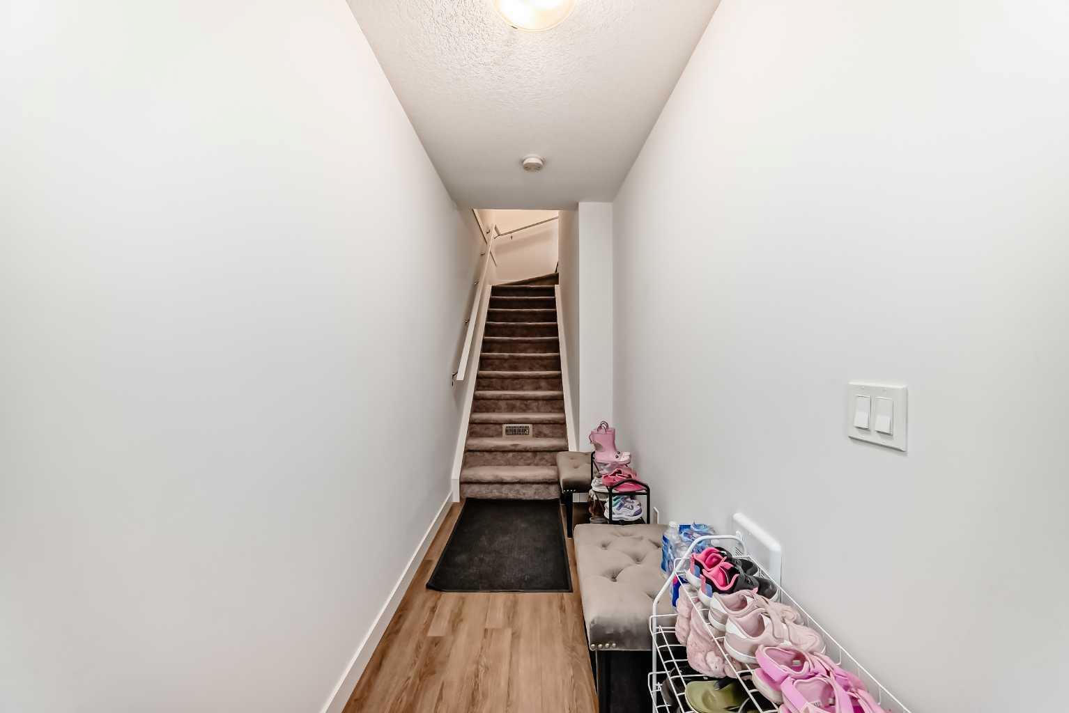 15 Evanscrest Park NW 208