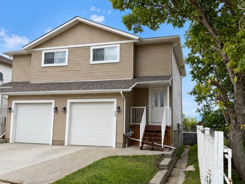 Photo of 2002 22 Avenue #11, Bowden, AB T0M 0K0 (MLS # A2345520)