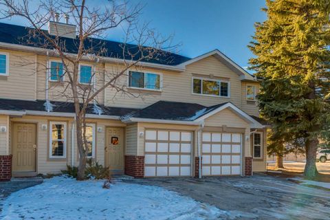 Photo of 41 Harvest Glen Heights NE, Calgary, AB T3K 4L3 (MLS # A2293049)