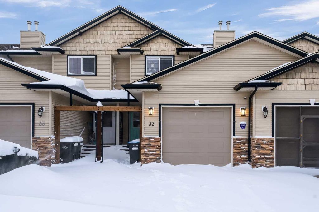 Photo of 32 Legend Court, Sylvan Lake, AB T4S 0B1 (MLS # A2288057)