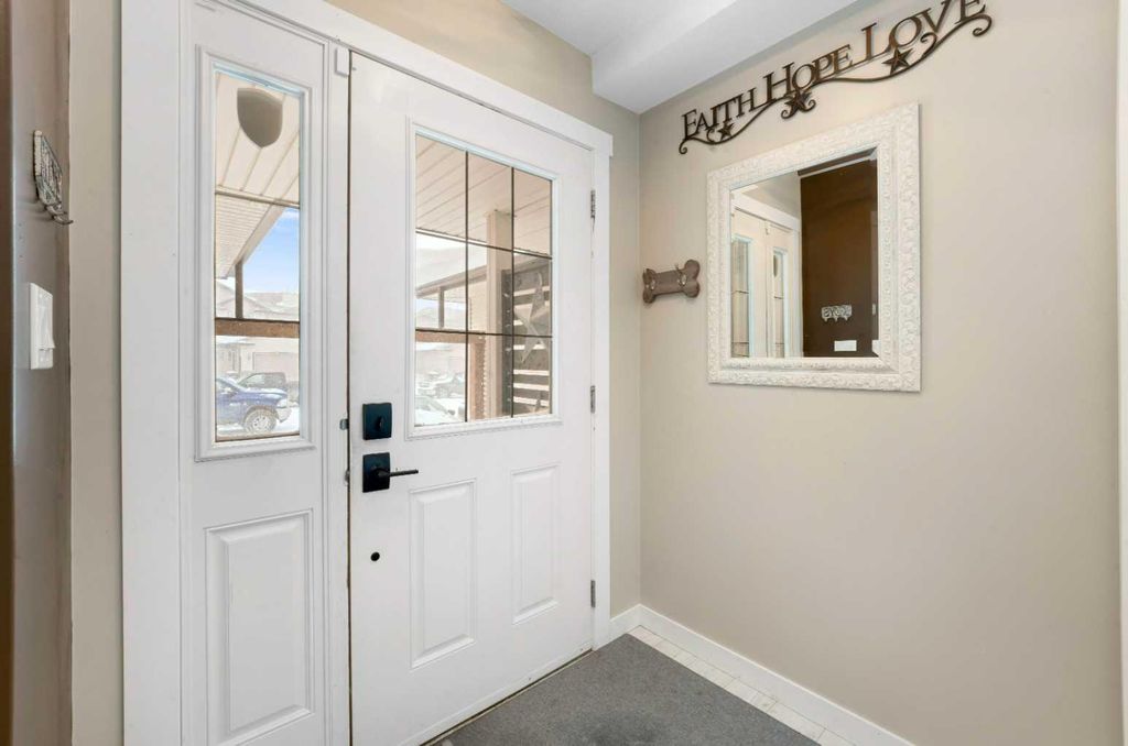 Photo of 32 Legend Court, Sylvan Lake, AB T4S 0B1 (MLS # A2288057)