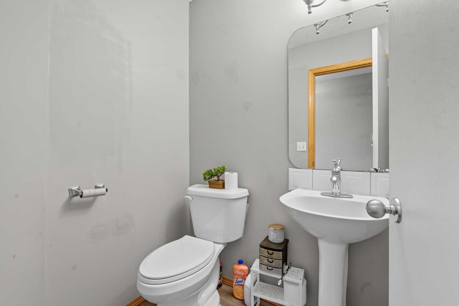 141 Saratoga Close NE