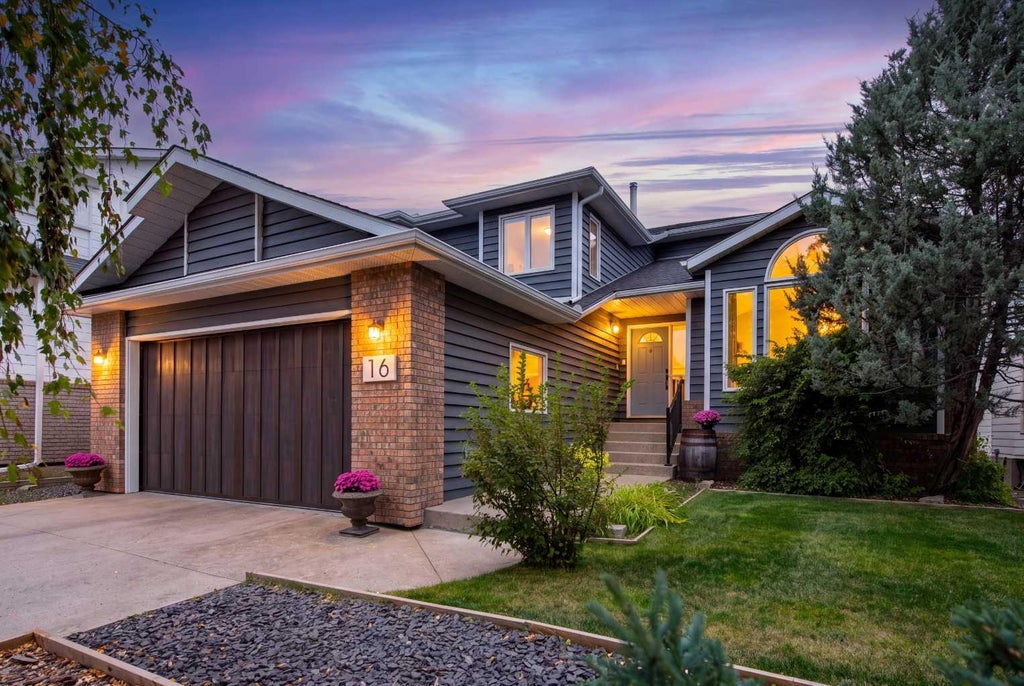 Photo of 16 Evergreen Gardens SW, Calgary, AB T2Y 2V9 (MLS # A2346616)
