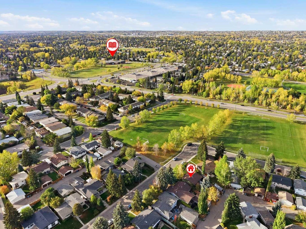 Photo of 256 Silverview Way NW, Calgary, AB T3B 3K3 (MLS # A2348471)