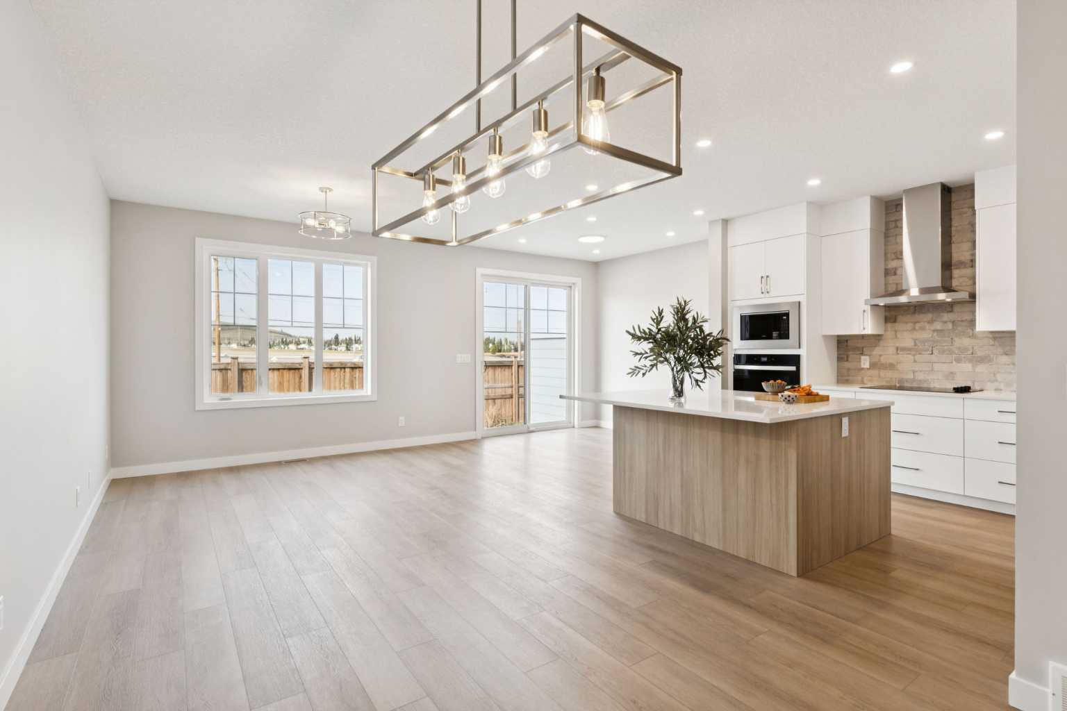 215 Greenwich Drive NW