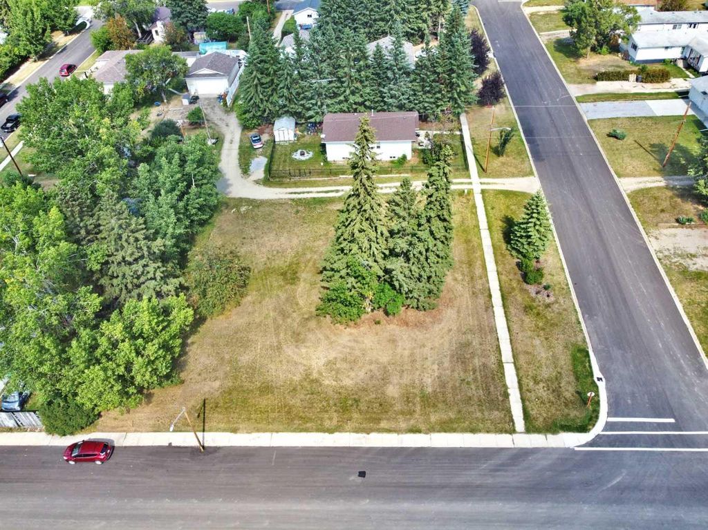 Photo of 5002, 5008, 5010 50 Avenue, Benalto, AB T0M 0H0 (MLS # A2308198)